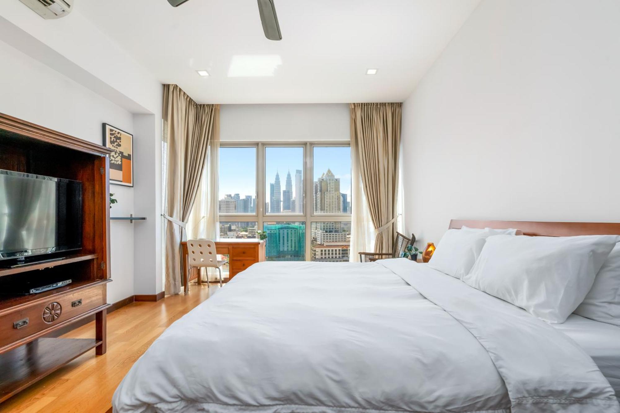 Naibnb In Regalia Residence Куала Лумпур Екстериор снимка